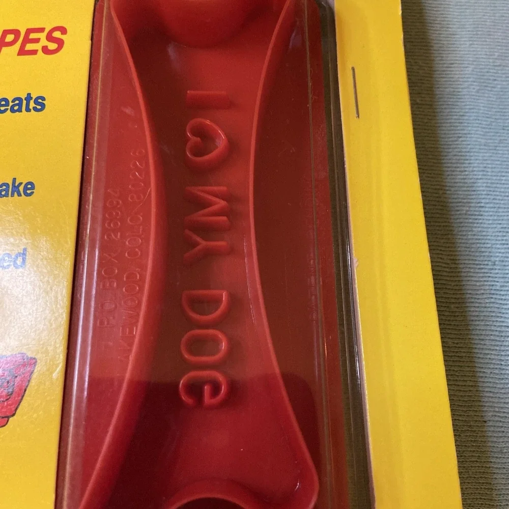 Chef Fido‎ Dog Biscuit Cutter 4 Recipes Bake Easy Nutritious Pet Treats NIB